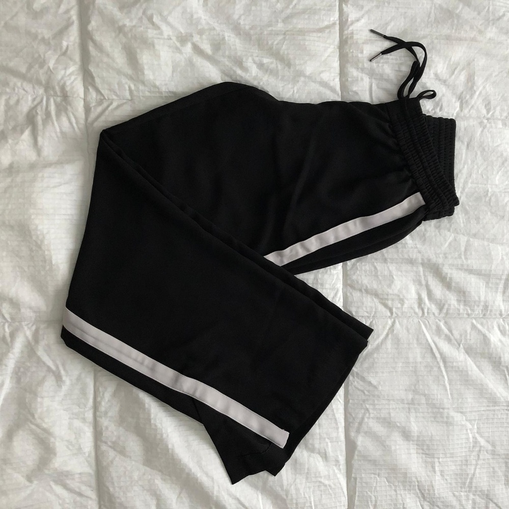 Vera Wang flowy black pants